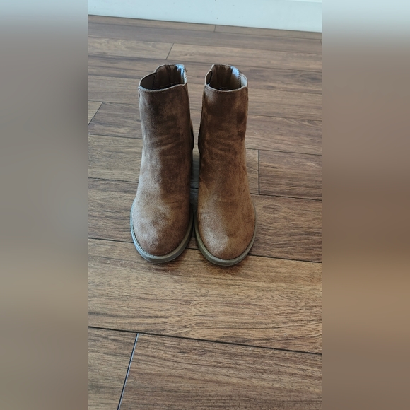 Forever 21 brown suede boots - Picture 2 of 2